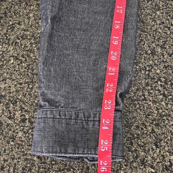 Express Women's L Gray Button-Up Shirt Long Sleeve Buttoned Collar Chest Pocket - Picture 13 of 16